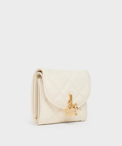 CHARLES & KEITH（チャールズ & キース）の「Arrietty アリエッティ キルトボウハートチャーム カバーフラップウォレット（財布・レディース・クリーム/ブラック/ワインレッド・XXS）」の12枚目の写真