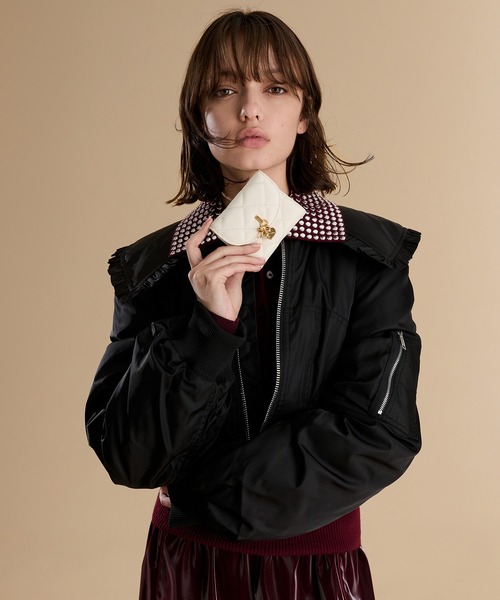 CHARLES & KEITH（チャールズ & キース）の「Arrietty アリエッティ キルトボウハートチャーム カバーフラップウォレット（財布・レディース・クリーム/ブラック/ワインレッド・XXS）」の14枚目の写真