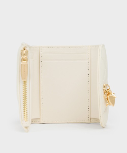 CHARLES & KEITH（チャールズ & キース）の「Arrietty アリエッティ キルトボウハートチャーム カバーフラップウォレット（財布・レディース・クリーム/ブラック/ワインレッド・XXS）」の10枚目の写真