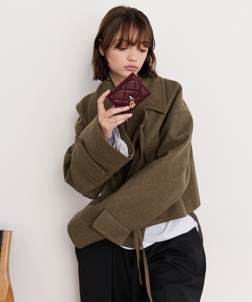 CHARLES & KEITH（チャールズ & キース）の「Arrietty アリエッティ キルトボウハートチャーム カバーフラップウォレット（財布・レディース・クリーム/ブラック/ワインレッド・XXS）」の8枚目の写真