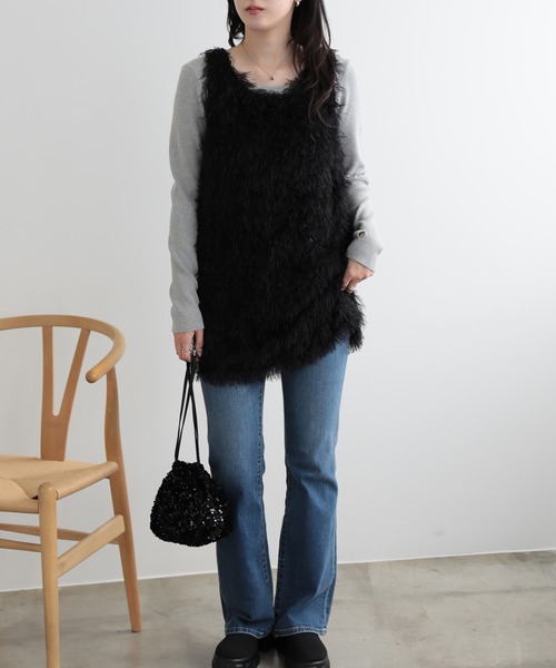 LUMIRA(アパレル)(ルミラ)の「オールシーズンOK シルエットがかわいいフリンジロングベスト(ベスト・レディース・ブラック/アイボリー・FREE)」の13枚目の写真