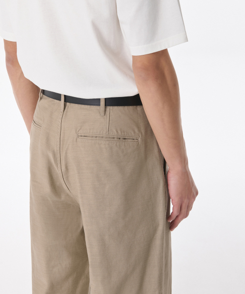 MUSINSA STANDARD（ムシンサスタンダード）の「ホワイトサテンテーパードオフィサーパンツ[ベージュ]（その他パンツ・メンズ・その他・38/42/36/26/28/40/34/33/32/31/30/29/27）」の17枚目の写真