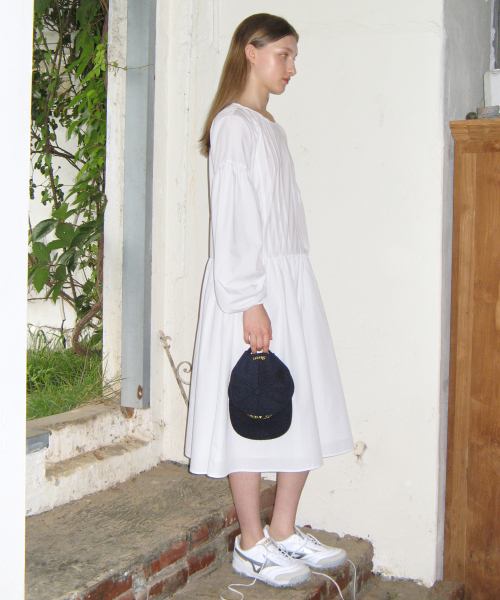 SINOON（シヌーン）の「Tuck Shirring Dress (White)（ワンピース・レディース・その他・FREE）」の3枚目の写真