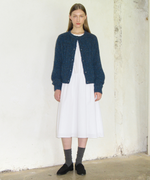 SINOON（シヌーン）の「Tuck Shirring Dress (White)（ワンピース・レディース・その他・FREE）」の4枚目の写真