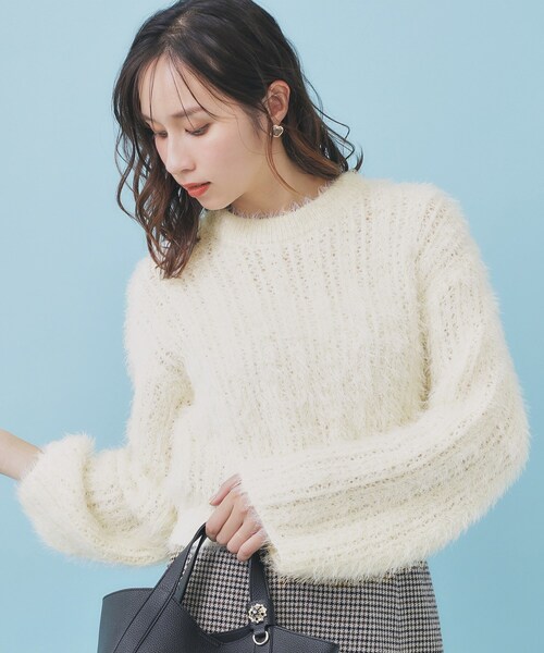 index(インデックス)の「透かし編みショートフェザーニット【洗濯機OK】(ニット/セーター・レディース・ピンク/オフホワイト/チャコールグレー・00)」の1枚目の写真