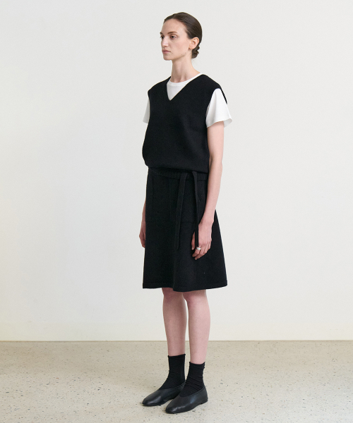 STEP AROUND(ステップアラウンド)の「Wholegarment merino wool H-line knit skirt_BLACK(スカート・レディース・その他・FREE)」の2枚目の写真
