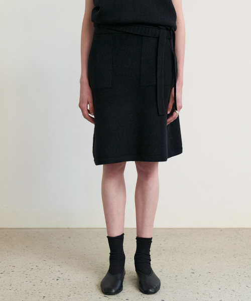STEP AROUND(ステップアラウンド)の「Wholegarment merino wool H-line knit skirt_BLACK(スカート・レディース・その他・FREE)」の3枚目の写真