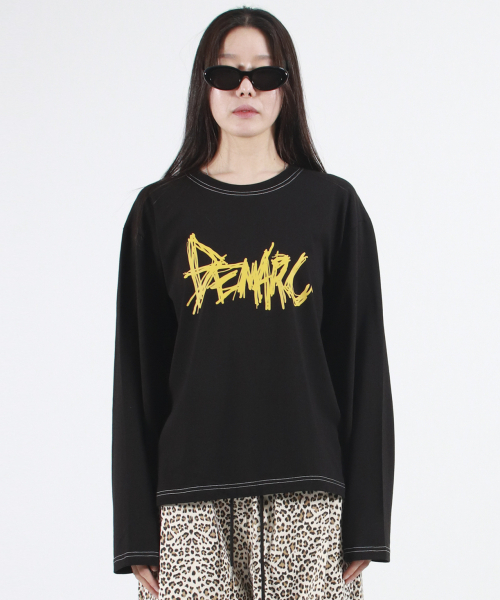 DEMARC（ドゥマーク）の「GRAFFITI LOGO TEXT BOXY LONG SLEEVE - Black（Tシャツ/カットソー・レディース・その他・MEDIUM/LARGE）」の2枚目の写真