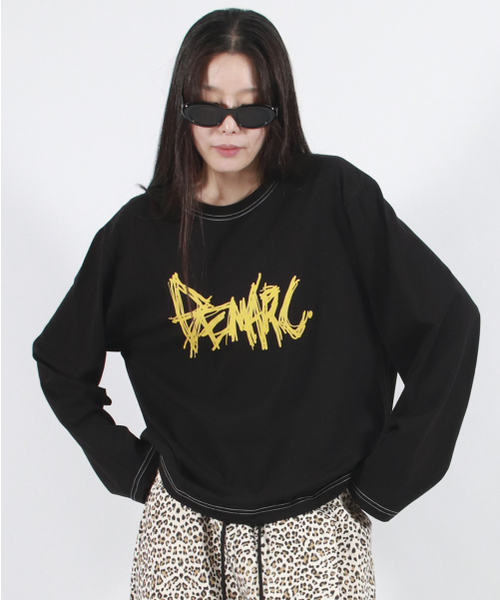 DEMARC（ドゥマーク）の「GRAFFITI LOGO TEXT BOXY LONG SLEEVE - Black（Tシャツ/カットソー・レディース・その他・MEDIUM/LARGE）」の3枚目の写真