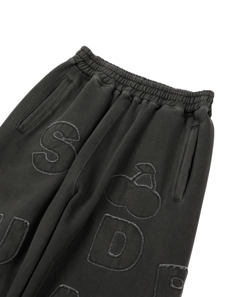 SUNDAY FRUIT MARKET（サンデーフルーツマーケット）の「SUNDAY PATCH SWEATPANT CHARCOAL（スウェットパンツ・メンズ・その他・SMALL/MEDIUM/LARGE）」の3枚目の写真