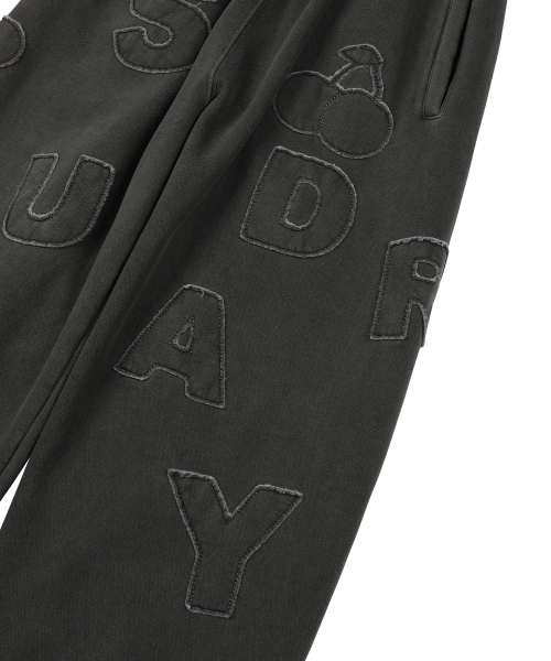 SUNDAY FRUIT MARKET（サンデーフルーツマーケット）の「SUNDAY PATCH SWEATPANT CHARCOAL（スウェットパンツ・メンズ・その他・SMALL/MEDIUM/LARGE）」の4枚目の写真