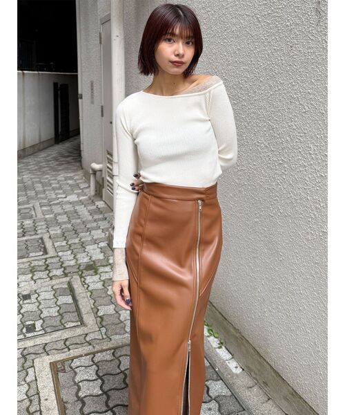 MURUA(ムルーア)の「ZIPスリットフェイクレザーナロースカート(スカート・レディース・ブラック/アイボリー/キャメル・2/1)」の20枚目の写真