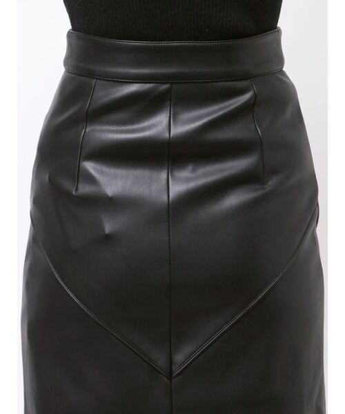 MURUA(ムルーア)の「ZIPスリットフェイクレザーナロースカート(スカート・レディース・ブラック/アイボリー/キャメル・2/1)」の16枚目の写真