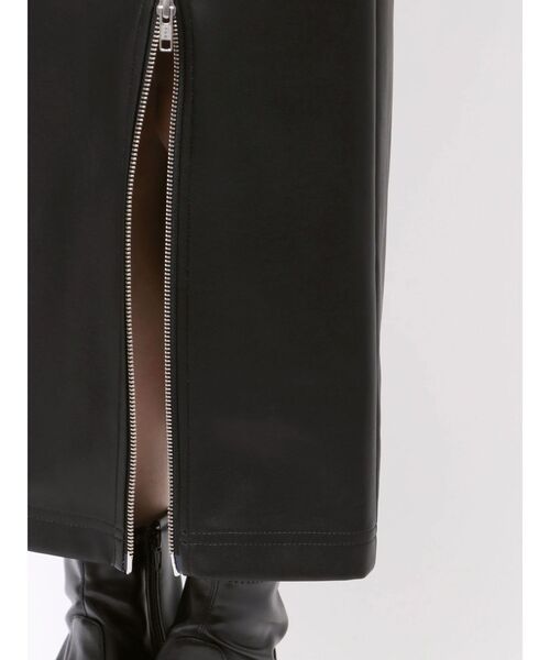 MURUA(ムルーア)の「ZIPスリットフェイクレザーナロースカート(スカート・レディース・ブラック/アイボリー/キャメル・2/1)」の15枚目の写真