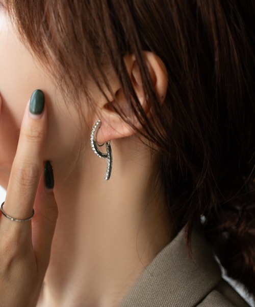 Cream dot.（クリームドット）の「【金属アレルギー対応】ビジューライン煌めくバックキャッチイヤリング/ピアス（ピアス（両耳用）・レディース・ゴールド系その他/シルバー系その他/ゴールド/ピンク/シルバー/ピンク系その他・ONE SIZE）」の8枚目の写真