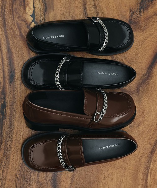 CHARLES & KEITH(チャールズ & キース)の「Georgie ジョージ チェーンローファー(ローファー・レディース・ブラック系その他7/ダークブラウン・25cm/24.5cm/22.5cm/23.5cm/23cm/25.5cm)」の5枚目の写真