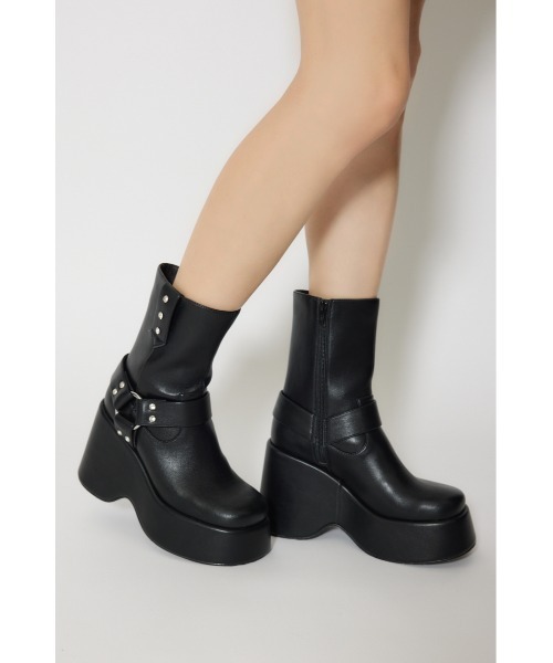 rienda（リエンダ）の「エンジニアウェッジヒールショートブーツ 春服（ブーツ・レディース・アイボリー/ブラック・SMALL/MEDIUM/LARGE）」の10枚目の写真