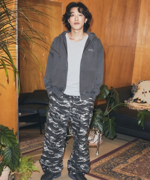 MAHAGRID(マハグリッド)の「『mahagrid/マハグリッド』 Slash Logo Pigment Zip-Up Hoodie/スラッシュロゴピグメントジップアップパーカー(パーカー・レディース・チャコールグレー/ブラウン・S/L)」の11枚目の写真