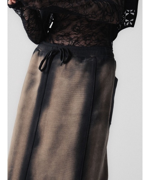 ELCHELE(エルチェレ)の「BLEACH DYE STRAIGHT SKIRT(スカート・レディース・グレー/ブラック/ベージュ・36/38)」の5枚目の写真