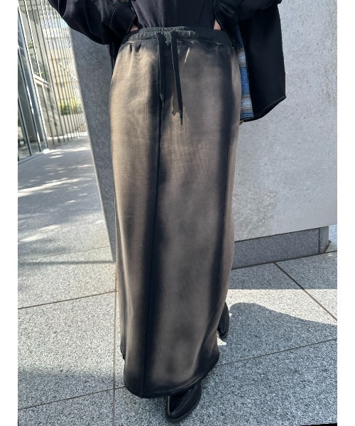 ELCHELE(エルチェレ)の「BLEACH DYE STRAIGHT SKIRT(スカート・レディース・グレー/ブラック/ベージュ・36/38)」の16枚目の写真