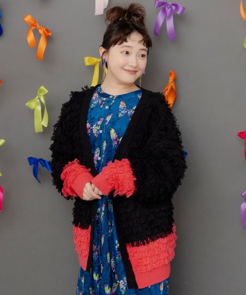 ScoLar（スカラー）の「153770：バイカラーフリンジニットカーディガン（カーディガン/ボレロ・レディース・ブラック/パープル・M）」の2枚目の写真