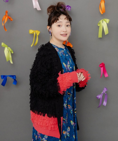 ScoLar（スカラー）の「153770：バイカラーフリンジニットカーディガン（カーディガン/ボレロ・レディース・ブラック/パープル・M）」の16枚目の写真