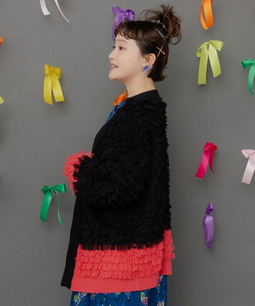 ScoLar（スカラー）の「153770：バイカラーフリンジニットカーディガン（カーディガン/ボレロ・レディース・ブラック/パープル・M）」の17枚目の写真