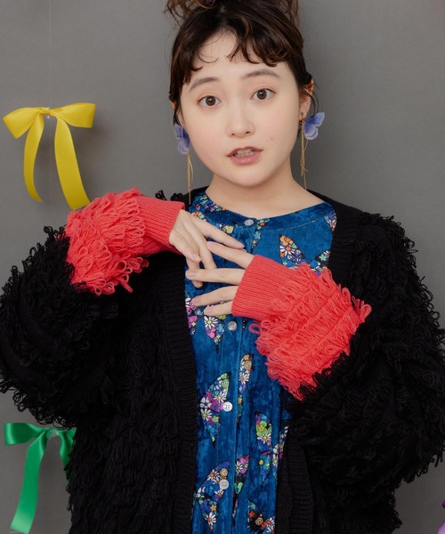 ScoLar（スカラー）の「153770：バイカラーフリンジニットカーディガン（カーディガン/ボレロ・レディース・ブラック/パープル・M）」の20枚目の写真