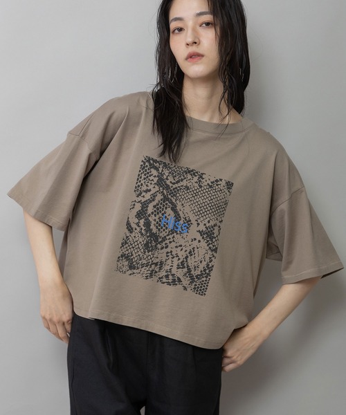 Munich（ミューニック）の「コットンジャージパイソン柄プリントTシャツ（Tシャツ/カットソー・レディース・ライトグレー/ホワイト/モカ・FREE）」の4枚目の写真