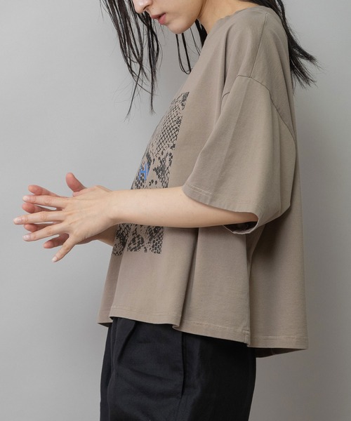 Munich（ミューニック）の「コットンジャージパイソン柄プリントTシャツ（Tシャツ/カットソー・レディース・ライトグレー/ホワイト/モカ・FREE）」の5枚目の写真