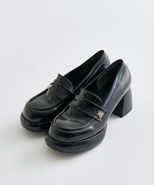 OLIVE des OLIVE（オリーブデオリーブ）の「エンブレム付きローファー（その他シューズ・レディース・アイボリー/ブラック・LARGE/MEDIUM/SMALL）」の2枚目の写真