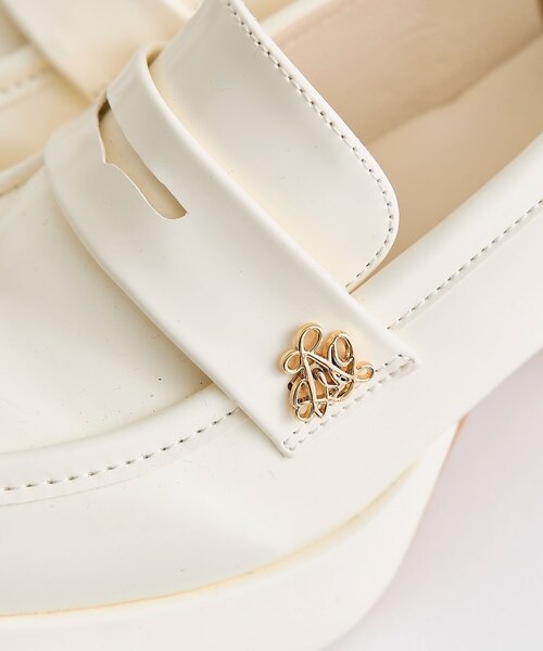 OLIVE des OLIVE（オリーブデオリーブ）の「エンブレム付きローファー（その他シューズ・レディース・アイボリー/ブラック・LARGE/MEDIUM/SMALL）」の8枚目の写真