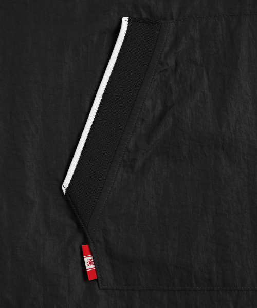 MENASOO(ミナス)の「HEARTTRACK VNECK NYLON ANORAK JACKET_BLACK(ナイロンジャケット・レディース・ブラック・F)」の13枚目の写真