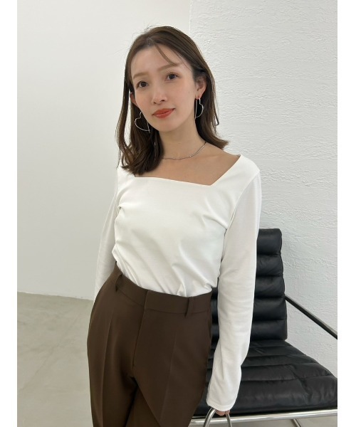 FRAY I.D（フレイアイディー）の「スクエアネックTシャツ／接触冷感・防シワ（Tシャツ/カットソー・レディース・ホワイト/ネイビー/イエロー/ブラック・F）」の2枚目の写真