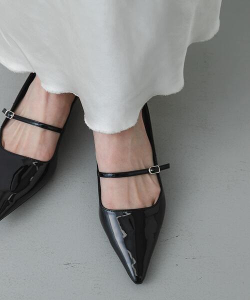 SENSE OF PLACE by URBAN RESEARCH（センスオブプレイスバイアーバンリサーチ）の「『抗菌』ポインテッドフラットパンプス（パンプス・レディース・ブラック/アイボリー・MEDIUM/SMALL/LARGE）」の2枚目の写真