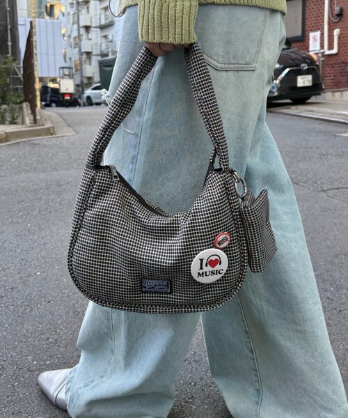 CIAOPANIC TYPY(チャオパニックティピー)の「【UNISEX】ポーチ付き中綿ハンドBAG(ショルダーバッグ・レディース・ブラック系その他/ブラック/ブルー・ONE SIZE)」の21枚目の写真