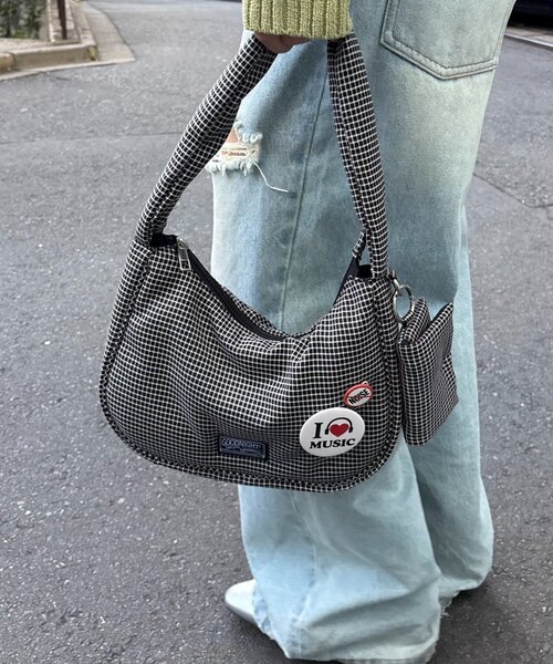 CIAOPANIC TYPY(チャオパニックティピー)の「【UNISEX】ポーチ付き中綿ハンドBAG(ショルダーバッグ・レディース・ブラック系その他/ブラック/ブルー・ONE SIZE)」の22枚目の写真