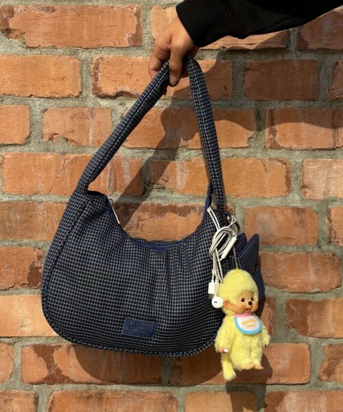 CIAOPANIC TYPY(チャオパニックティピー)の「【UNISEX】ポーチ付き中綿ハンドBAG(ショルダーバッグ・レディース・ブラック系その他/ブラック/ブルー・ONE SIZE)」の5枚目の写真