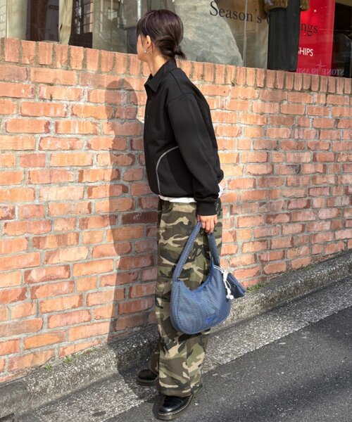 CIAOPANIC TYPY(チャオパニックティピー)の「【UNISEX】ポーチ付き中綿ハンドBAG(ショルダーバッグ・レディース・ブラック系その他/ブラック/ブルー・ONE SIZE)」の6枚目の写真