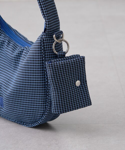 CIAOPANIC TYPY(チャオパニックティピー)の「【UNISEX】ポーチ付き中綿ハンドBAG(ショルダーバッグ・レディース・ブラック系その他/ブラック/ブルー・ONE SIZE)」の14枚目の写真