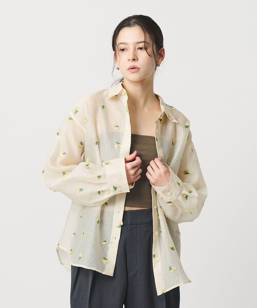 BEAUTY&YOUTH UNITED ARROWS（ビューティーアンドユースユナイテッドアローズ）の「フラワーモチーフ ジャガード シャツ ウォッシャブル（シャツ/ブラウス・レディース・オフホワイト/ブラック・FREE）」の3枚目の写真