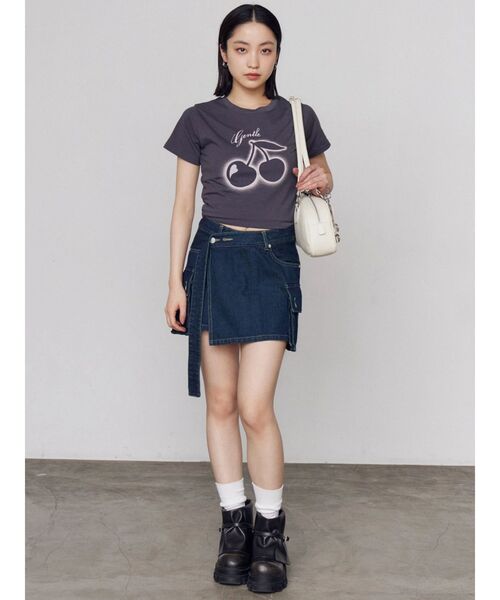EMODA(エモダ)の「チェリープリントTシャツ【WEB限定カラーあり】(Tシャツ/カットソー・レディース・グレー/チャコールグレー/ホワイト/ブルー/ピンク・FREE)」の19枚目の写真