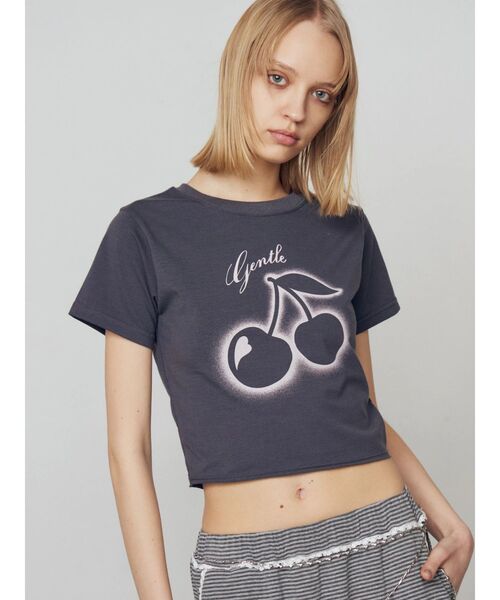 EMODA(エモダ)の「チェリープリントTシャツ【WEB限定カラーあり】(Tシャツ/カットソー・レディース・グレー/チャコールグレー/ホワイト/ブルー/ピンク・FREE)」の21枚目の写真