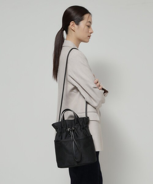 HIROKO HAYASHI（ヒロコハヤシ）の「LUINI AGILE（ルイーニ アジレ）ショルダーバッグ（ショルダーバッグ・レディース・グレー系その他5/ブラック・00）」の15枚目の写真