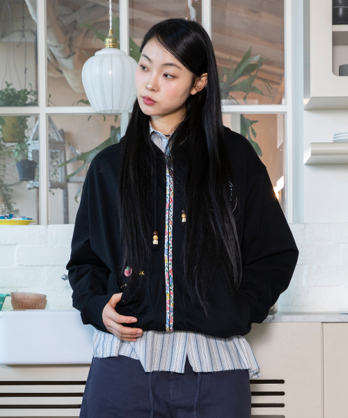 RuNaKi'Hu'(ルナキフ)の「WXJ041 ヒビキ花柄配色フードジップアップ (ブラック)(パーカー・レディース・その他・1/2)」の4枚目の写真