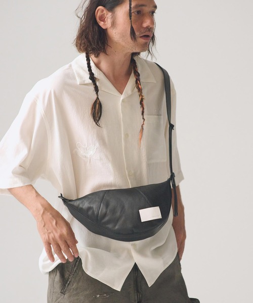 ADAM PATEK(アダムパテック)の「mko13439-water repellent leather mini shoulder bag ミニサイズショルダーバッグ(AP2619001)(ショルダーバッグ・メンズ・ブラック・FREE)」の3枚目の写真