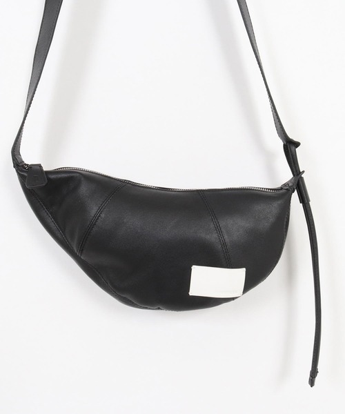 ADAM PATEK(アダムパテック)の「mko13439-water repellent leather mini shoulder bag ミニサイズショルダーバッグ(AP2619001)(ショルダーバッグ・メンズ・ブラック・FREE)」の8枚目の写真