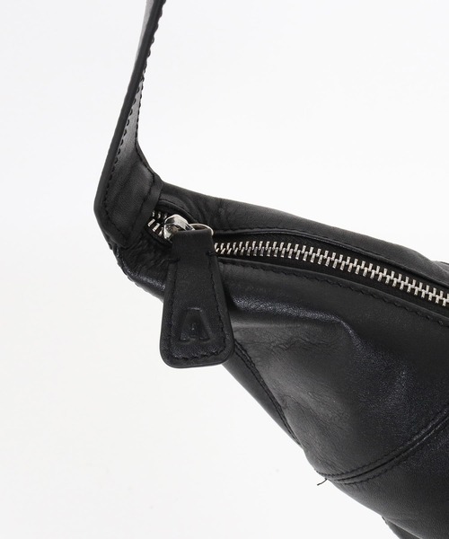 ADAM PATEK(アダムパテック)の「mko13439-water repellent leather mini shoulder bag ミニサイズショルダーバッグ(AP2619001)(ショルダーバッグ・メンズ・ブラック・FREE)」の13枚目の写真