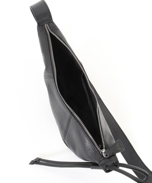 ADAM PATEK(アダムパテック)の「mko13439-water repellent leather mini shoulder bag ミニサイズショルダーバッグ(AP2619001)(ショルダーバッグ・メンズ・ブラック・FREE)」の14枚目の写真
