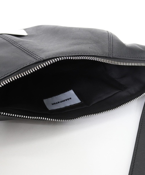 ADAM PATEK(アダムパテック)の「mko13439-water repellent leather mini shoulder bag ミニサイズショルダーバッグ(AP2619001)(ショルダーバッグ・メンズ・ブラック・FREE)」の15枚目の写真